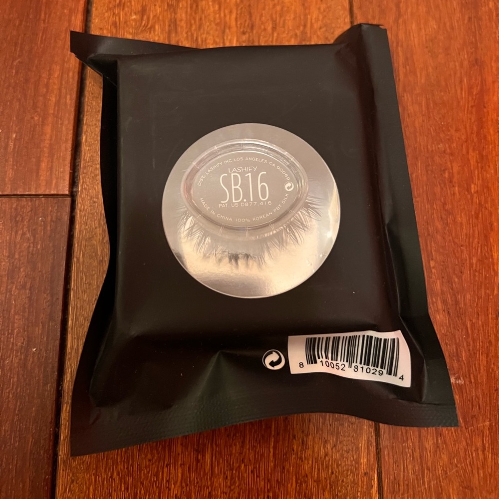 Bundle of 2 sets Lashify lashes - starburst and extreme